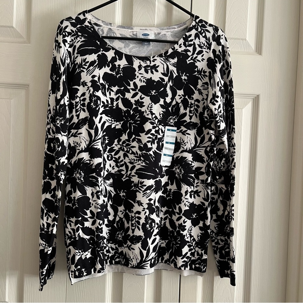 Old Navy Women's Black and White Floral Top New
